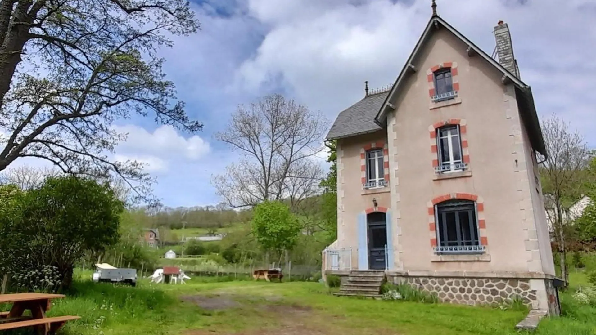 Gite Independant Au Coeur Des Volcans D'Auvergne Avec Jardin Privatif, Cheminee Et Randonnees A Proximite - Fr-1-742-549 Saint-Saturnin  France